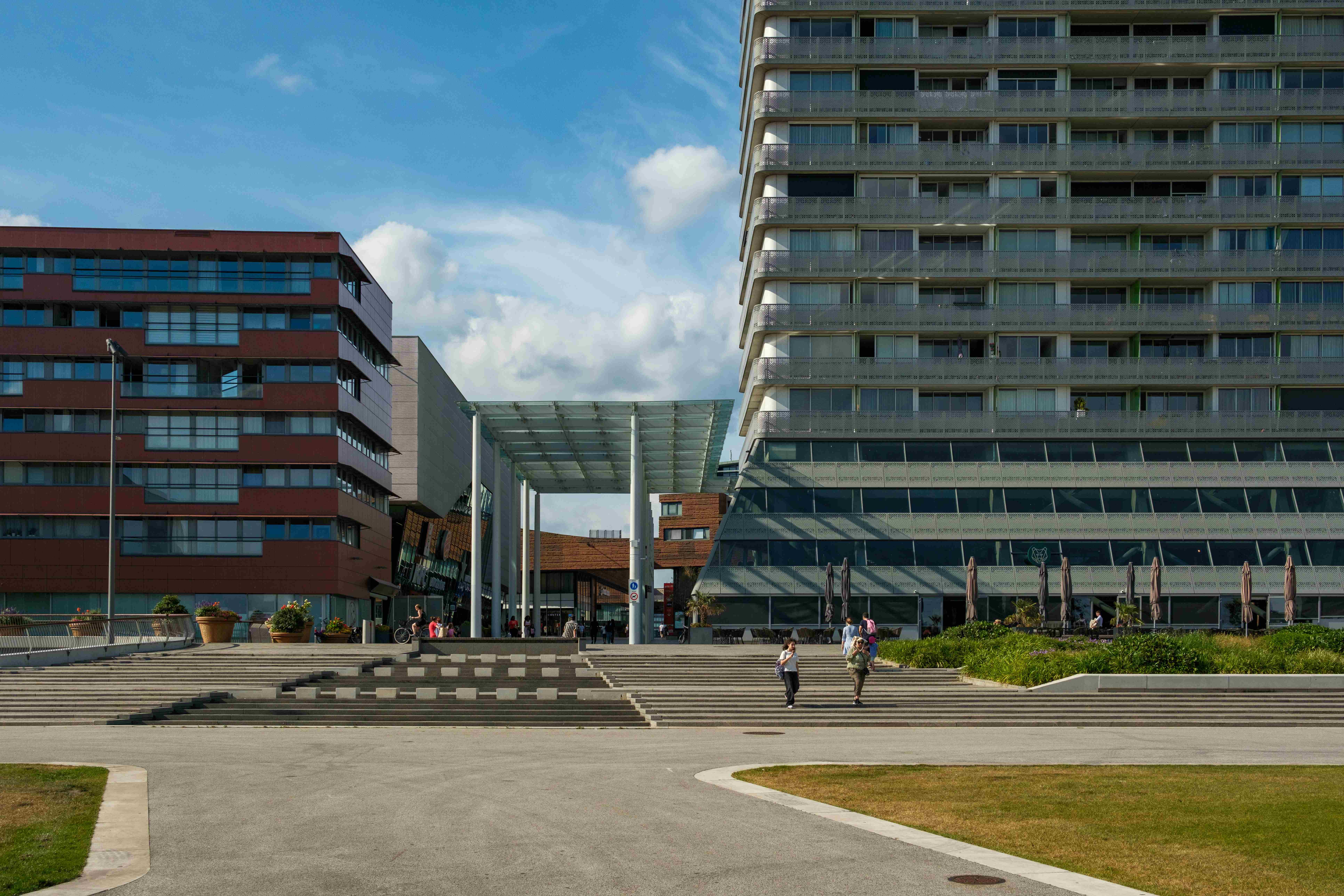 Top University Applications + UK Housing Guide｜G5 Admissions Trends × UCAS Policy Shift × One-Stop Property Planning