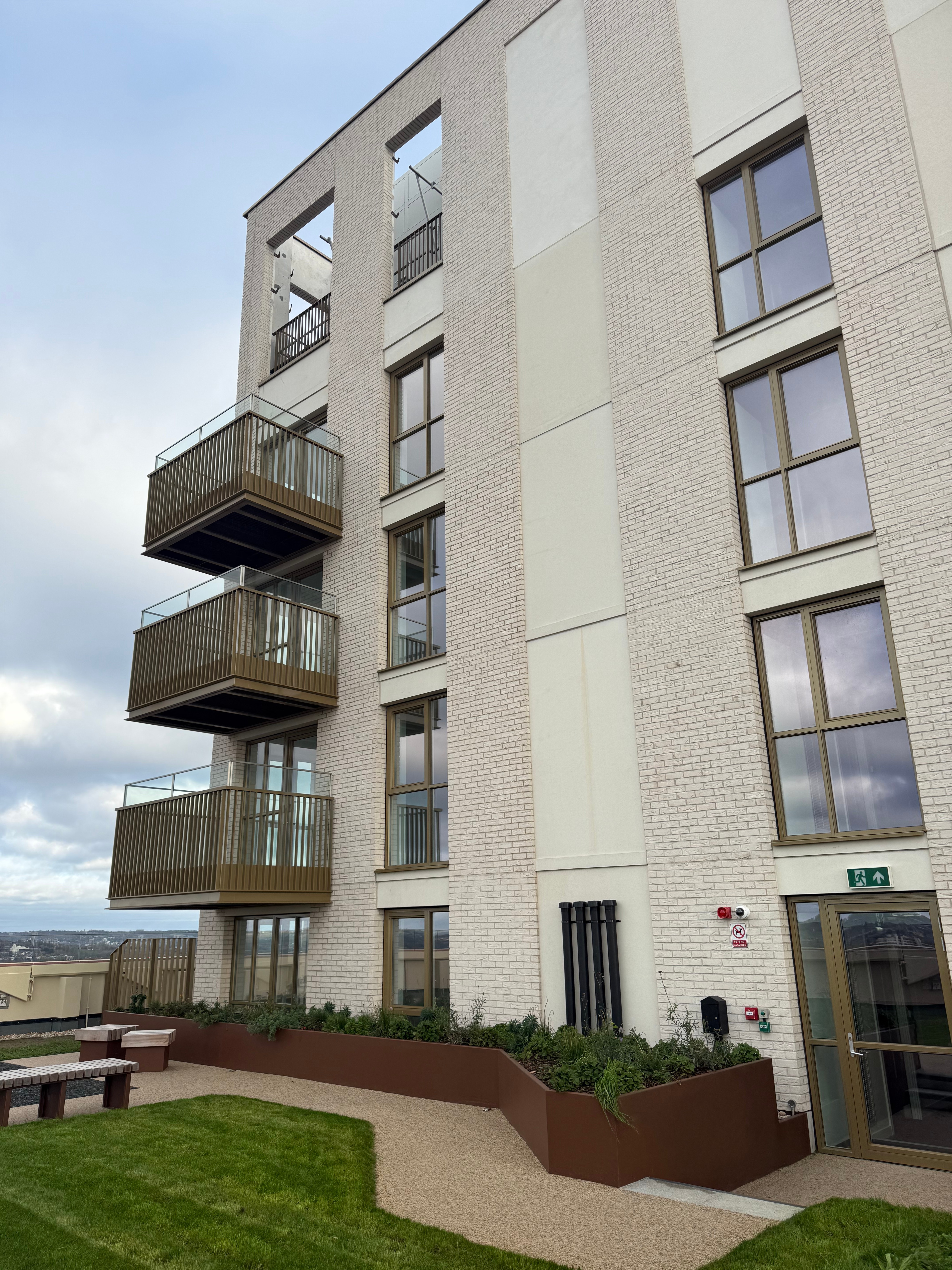 藍莎集團 - 英國樓盤、英國物業代理 | 英國買樓置業一站式服務