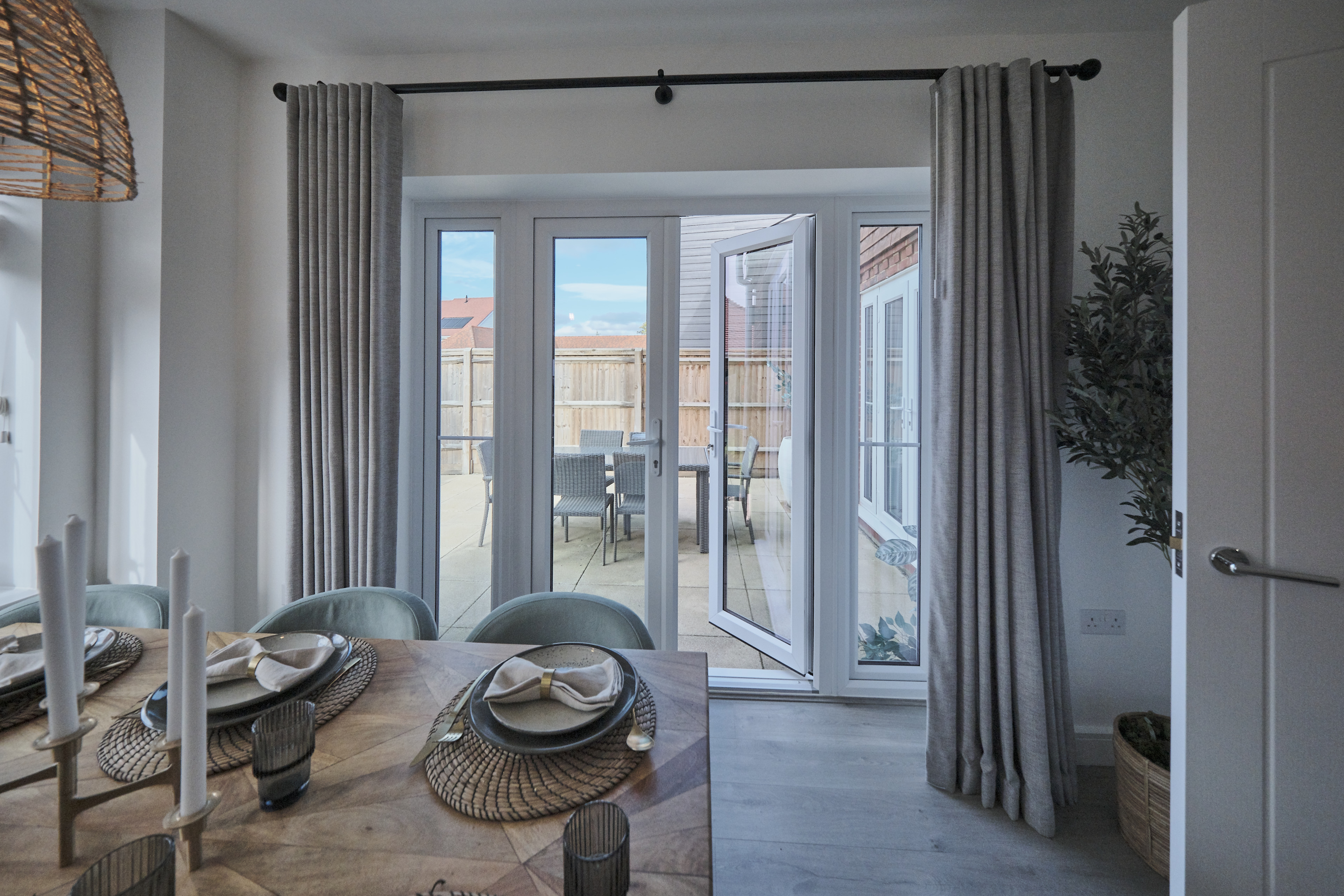 藍莎集團 - 英國樓盤、英國物業代理 | 英國買樓置業一站式服務