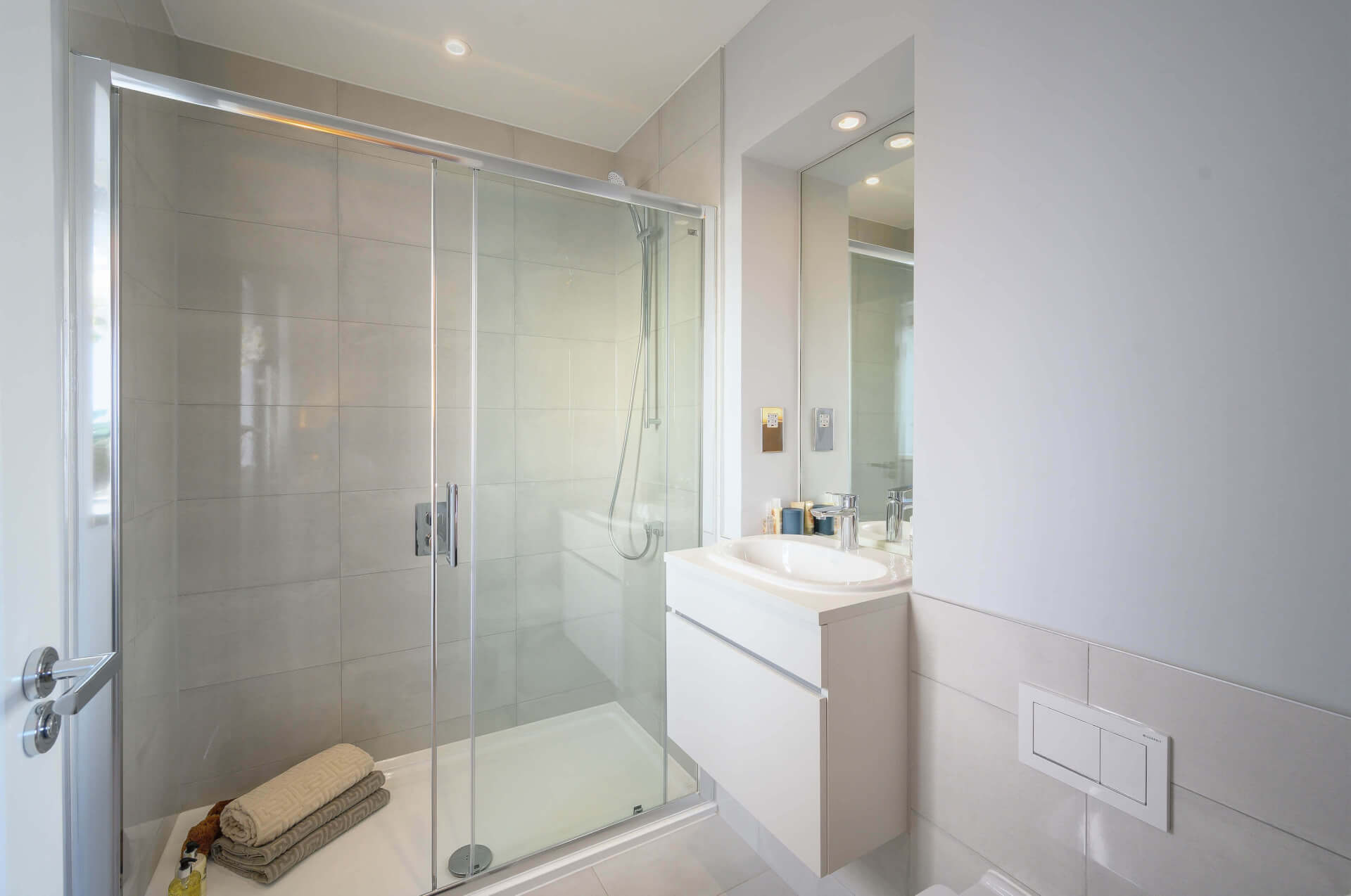 藍莎集團 - 英國樓盤、英國物業代理 | 英國買樓置業一站式服務