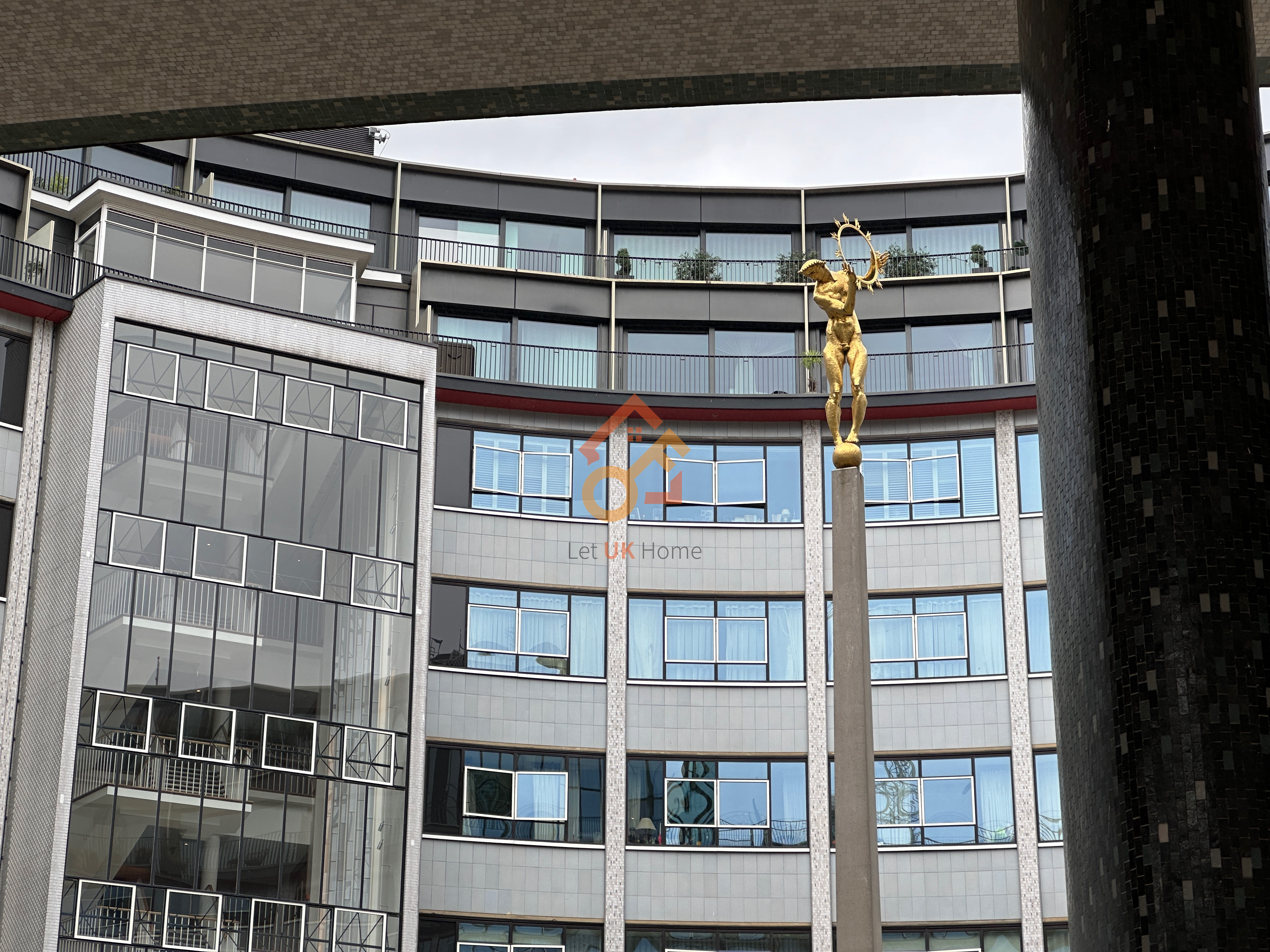 伦敦White City·2房·Wood Crescent 外立面