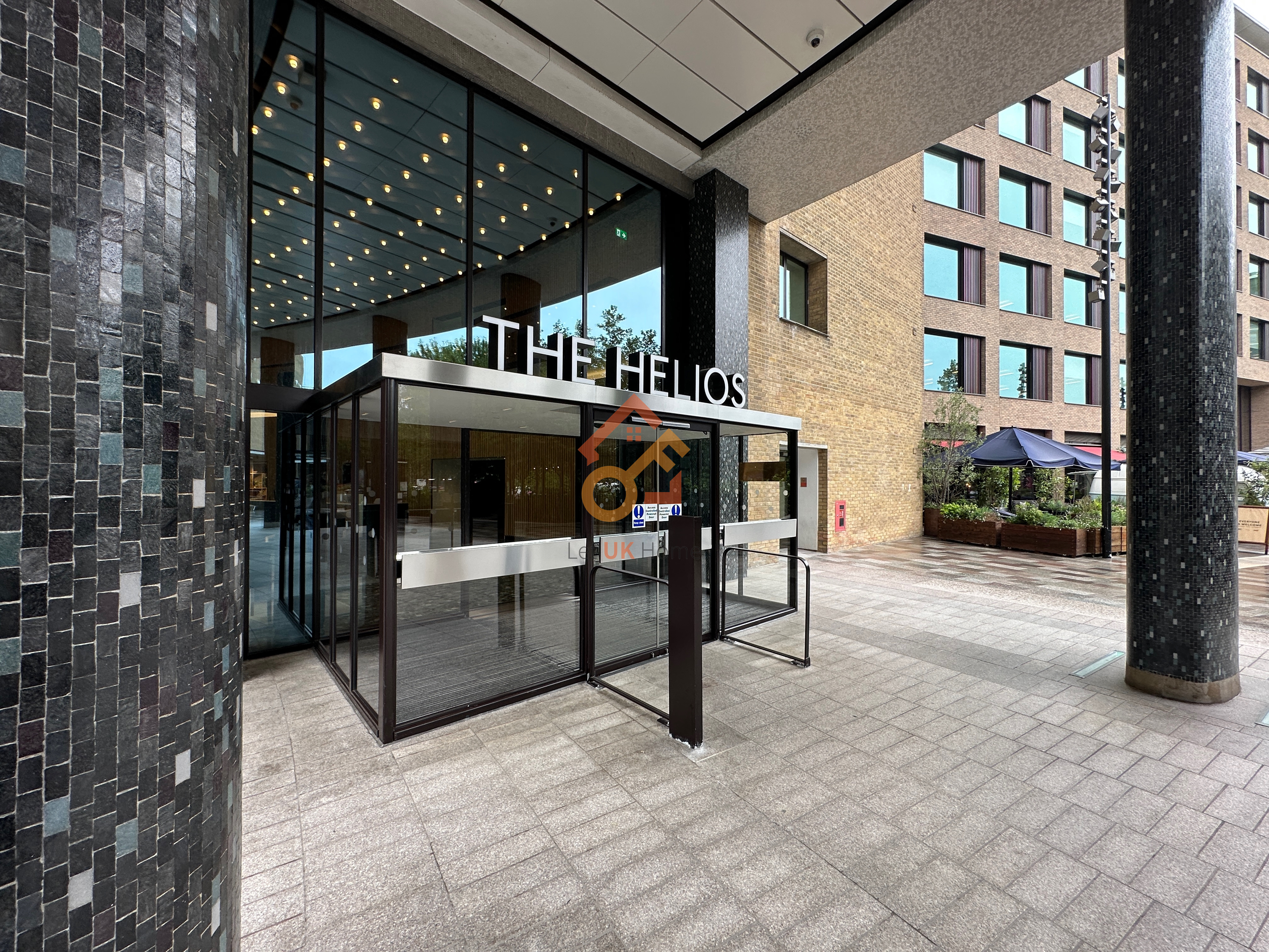 伦敦White City·2房·Wood Crescent 外立面