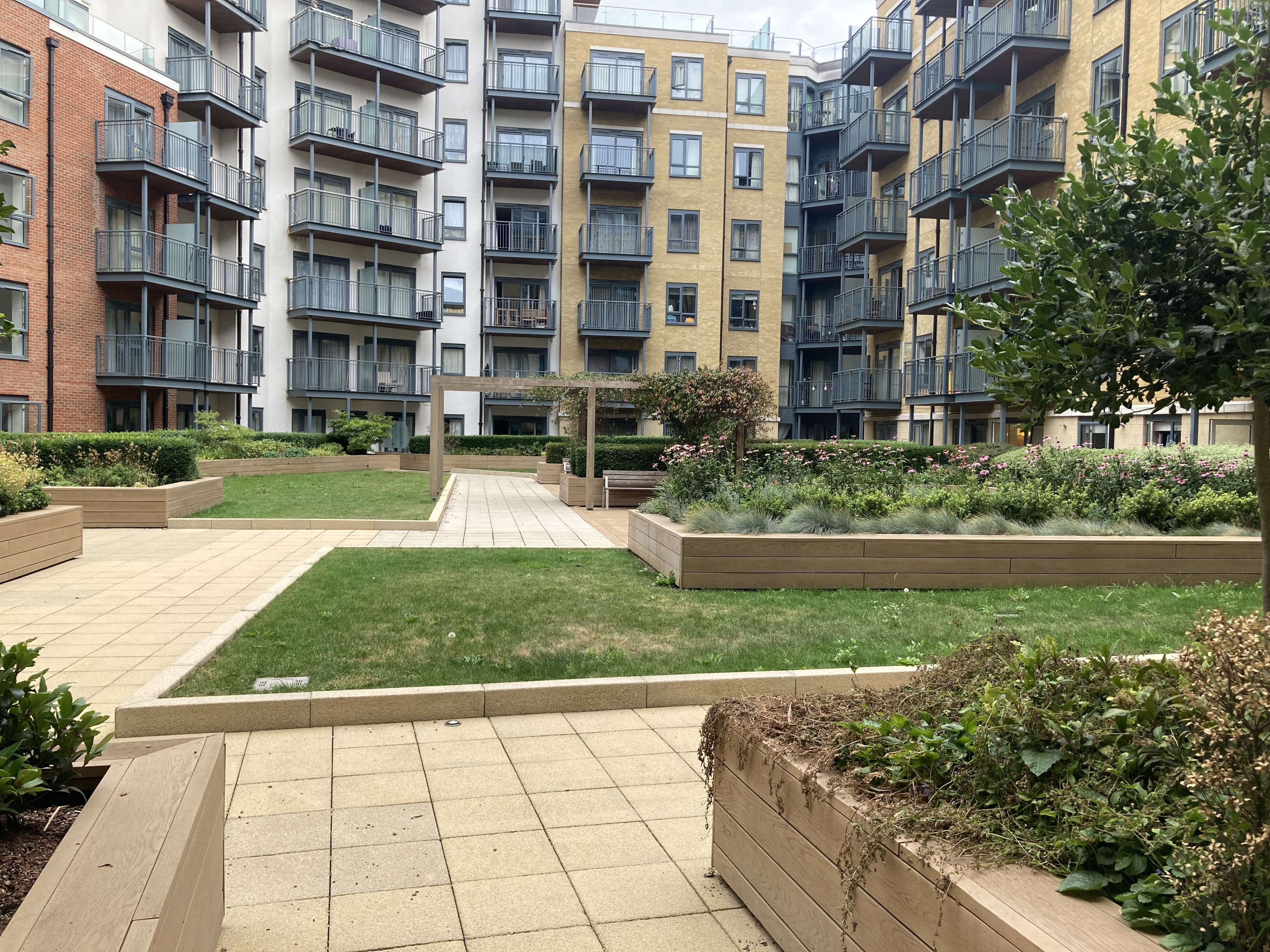 伦敦Colindale·1房1卫·Beaufort Park 外立面