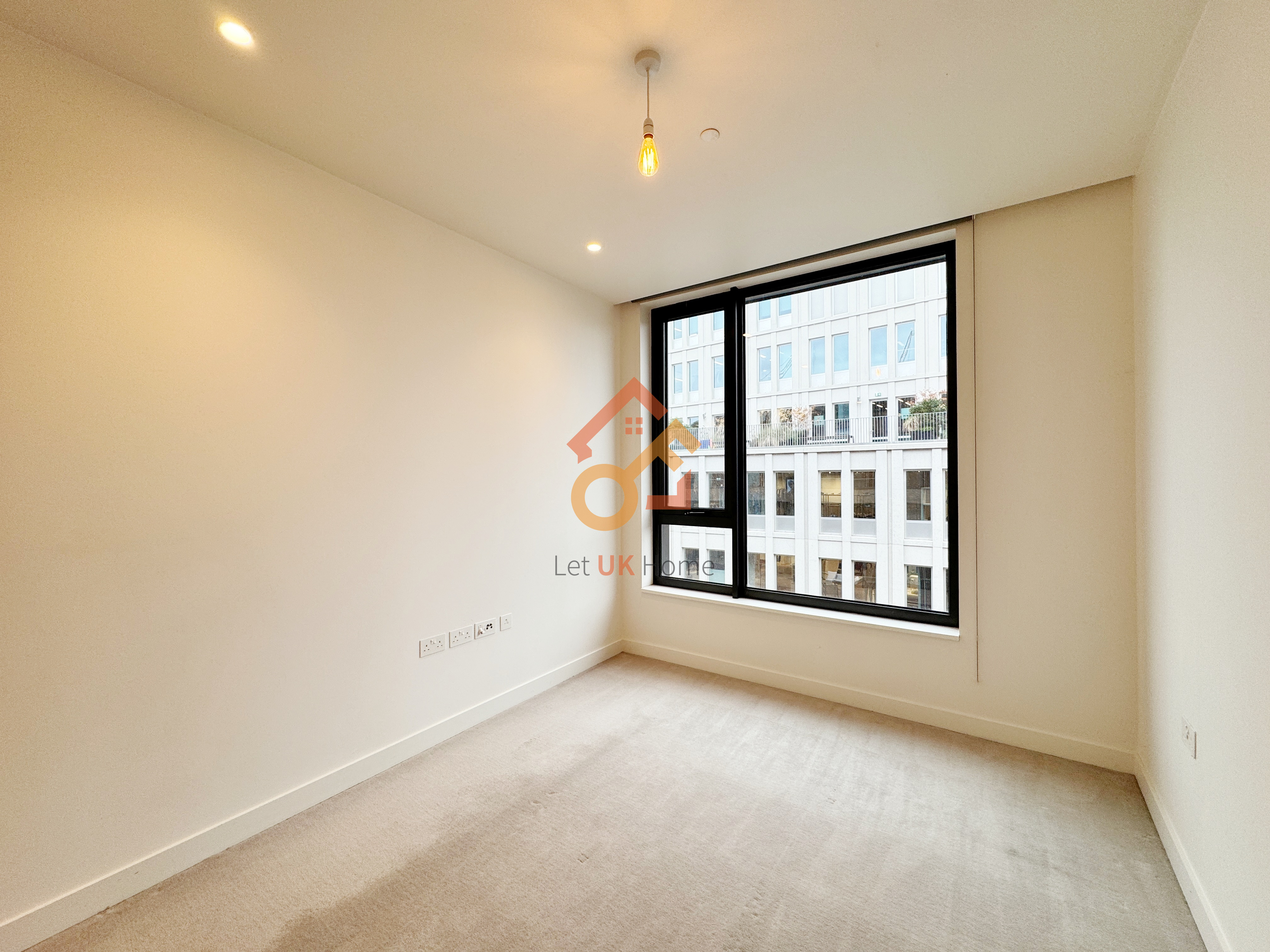 伦敦White City·2房·Wood Crescent 房源图片