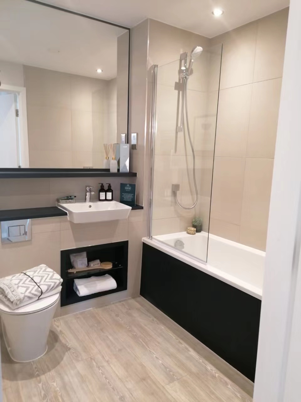 藍莎集團 - 英國樓盤、英國物業代理 | 英國買樓置業一站式服務