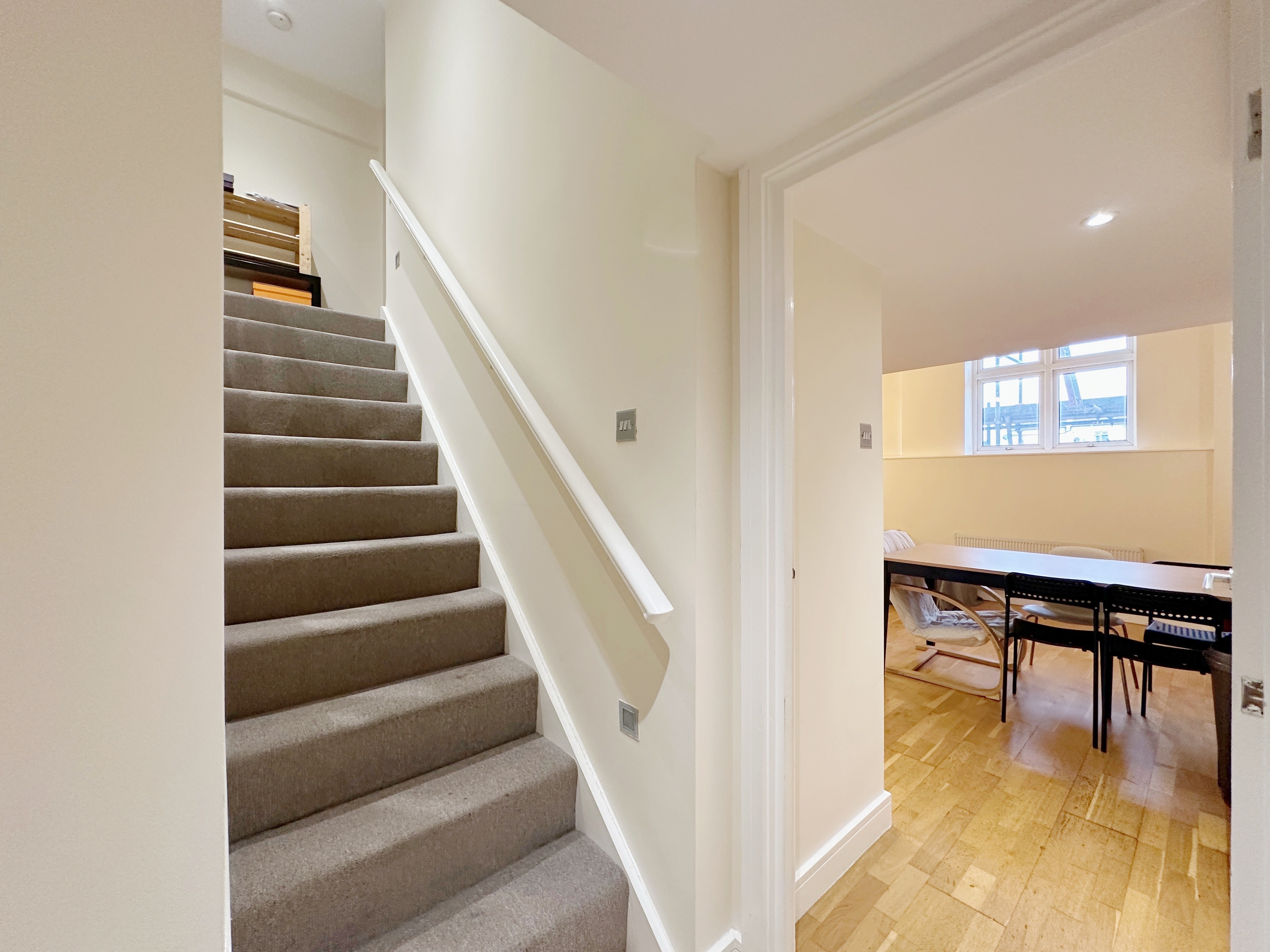 伦敦Cozy 3bedroom apartment near Elizabeth line 舒适3卧室公寓