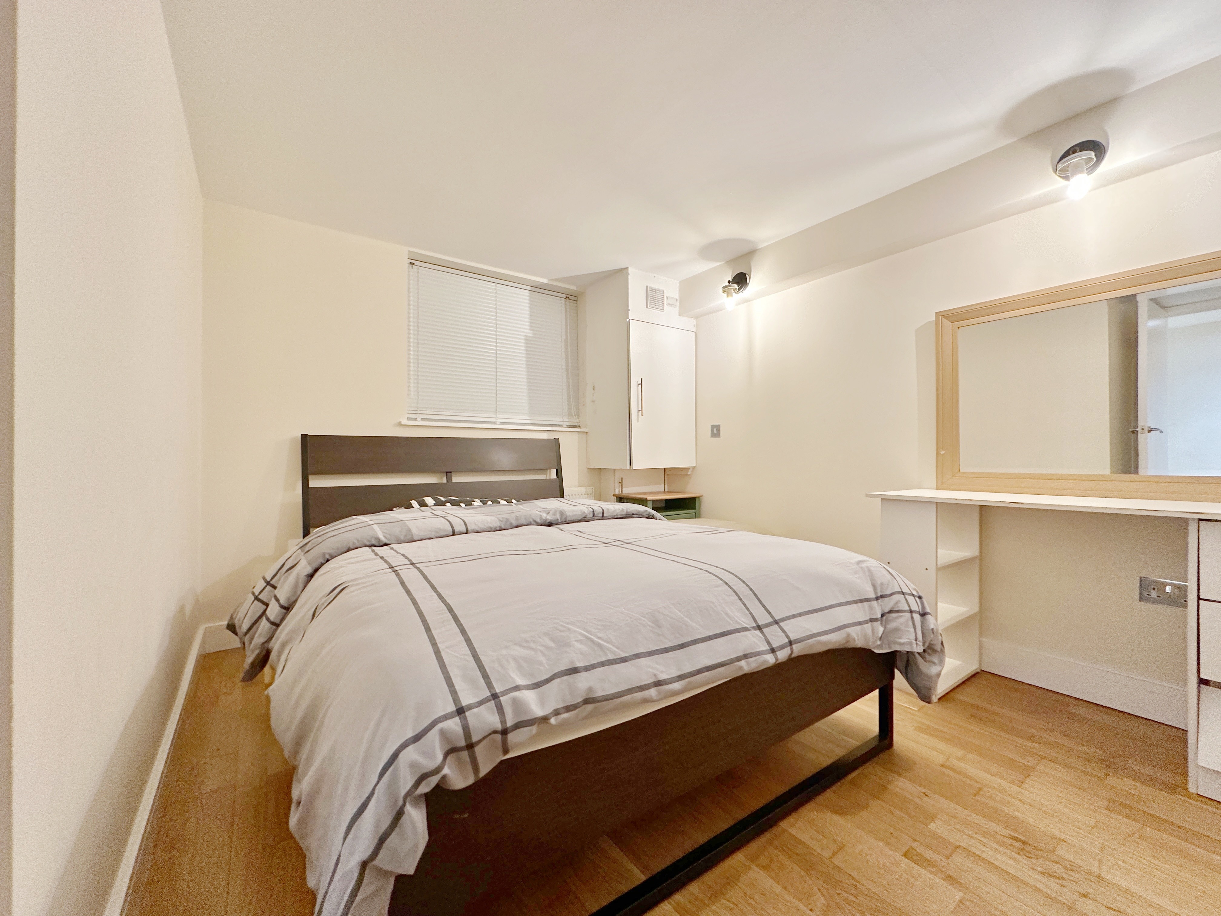 伦敦Cozy 3bedroom apartment near Elizabeth line 舒适3卧室公寓
