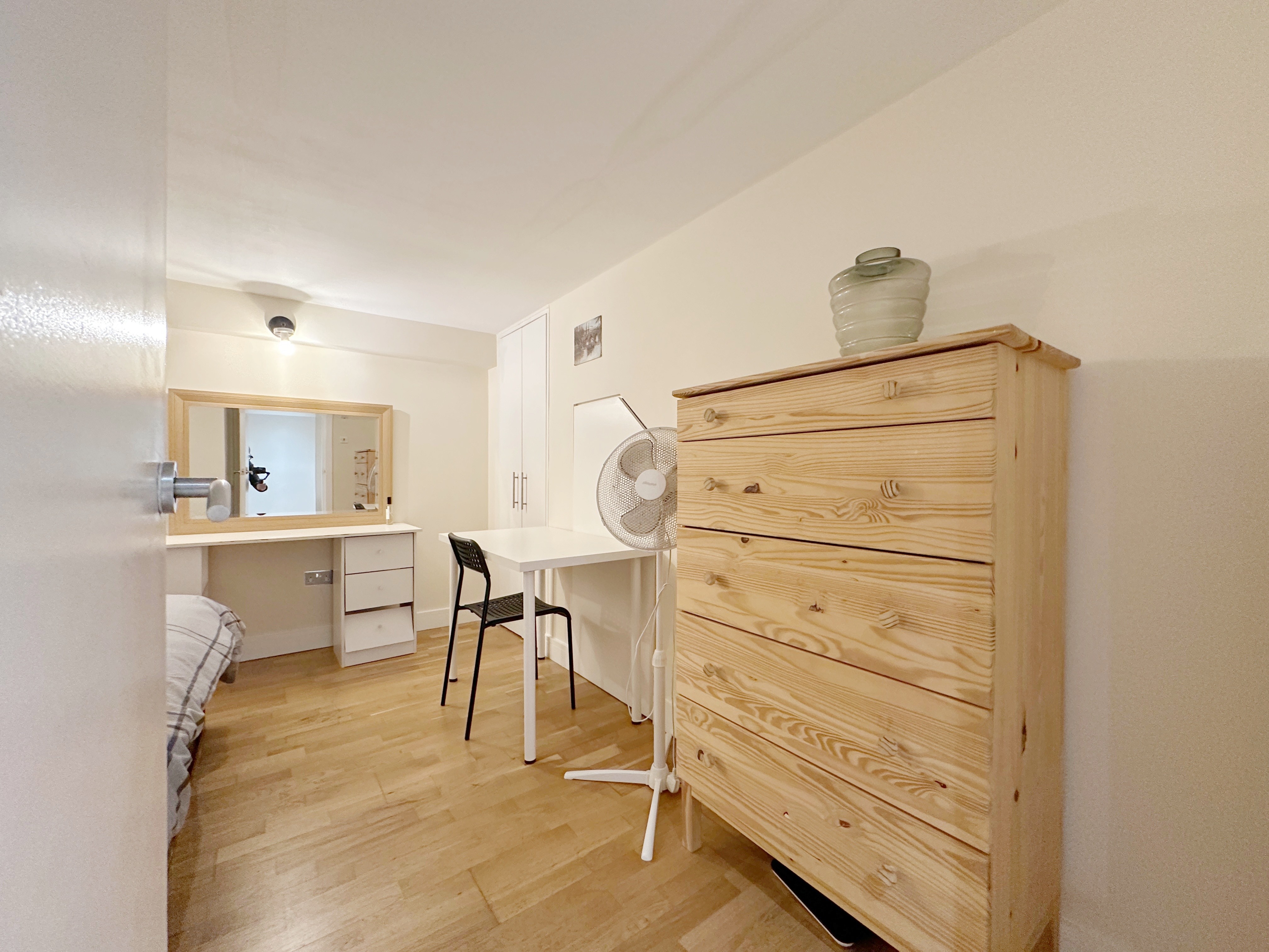伦敦Cozy 3bedroom apartment near Elizabeth line 舒适3卧室公寓