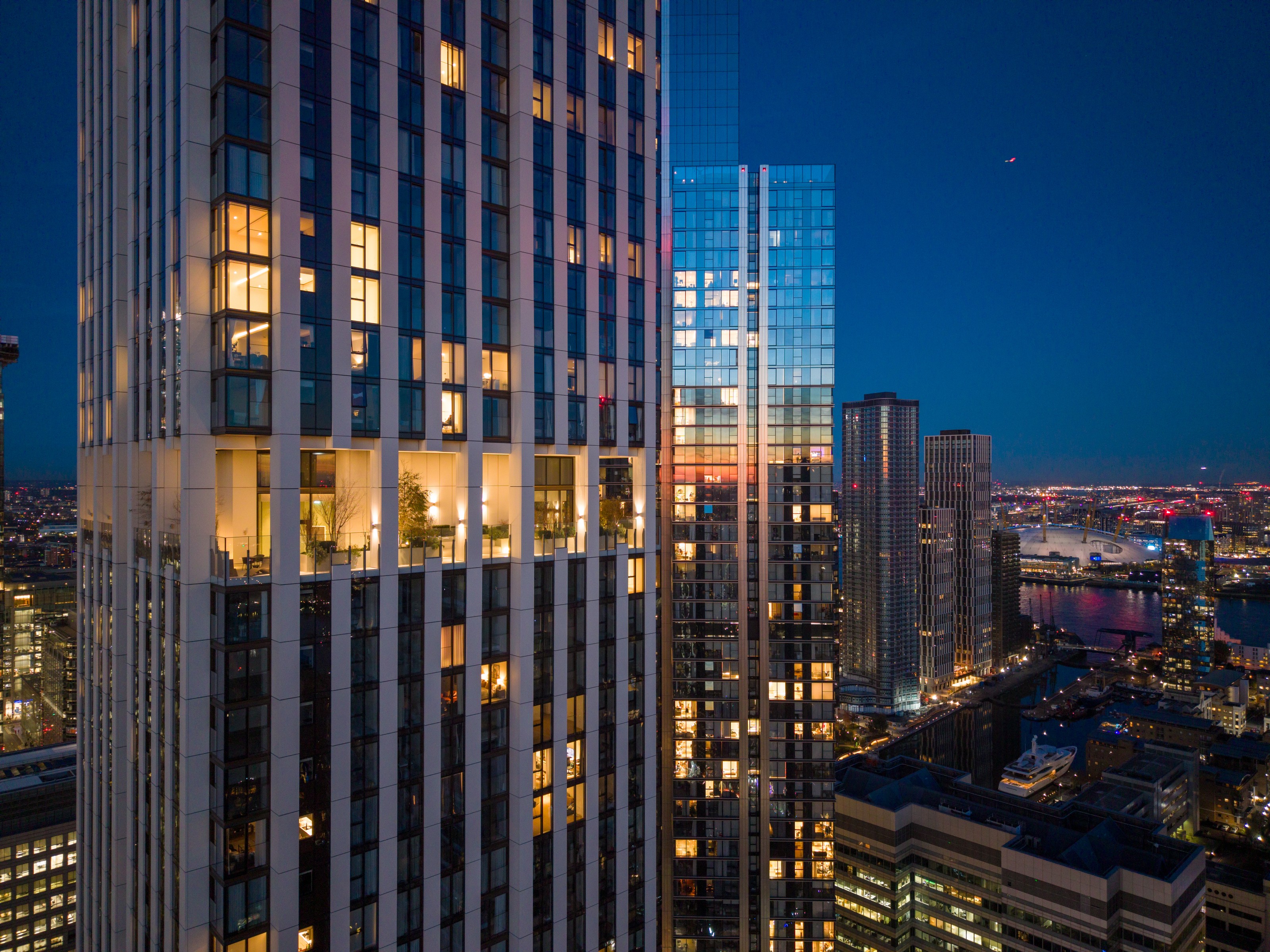 伦敦·南湾广场 South Quay Plaza 外立面