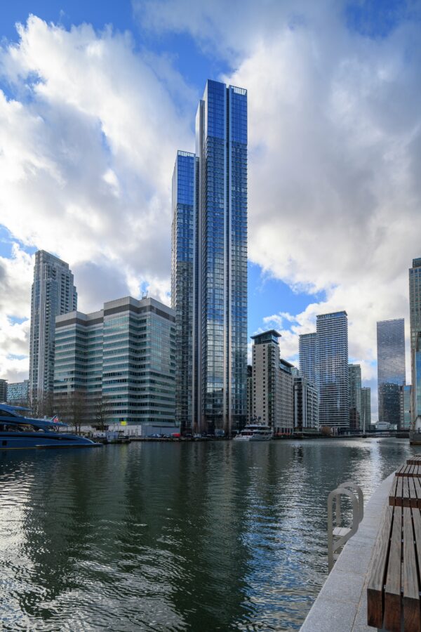 伦敦·南湾广场 South Quay Plaza 外立面