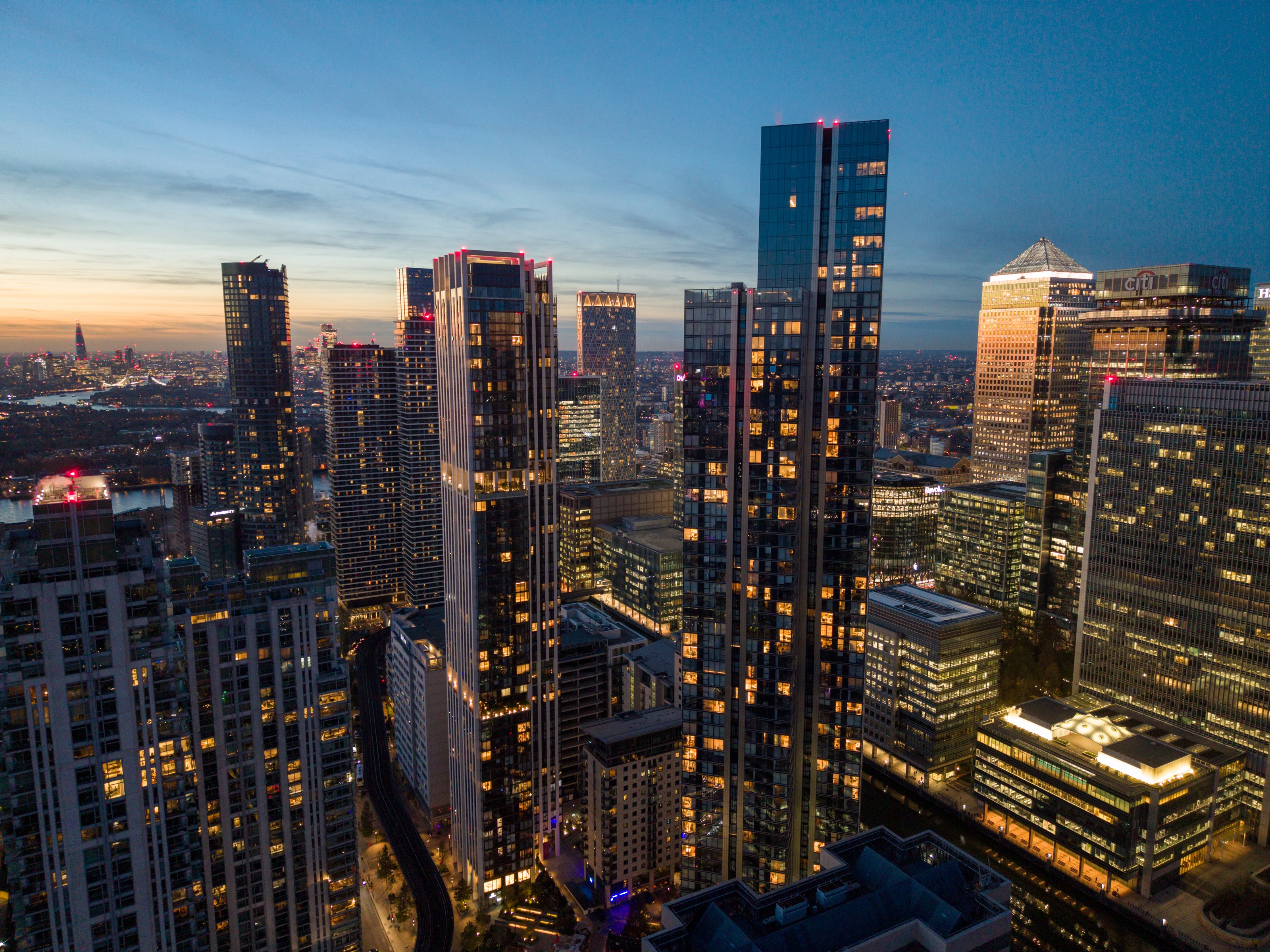 伦敦·南湾广场 South Quay Plaza 外立面