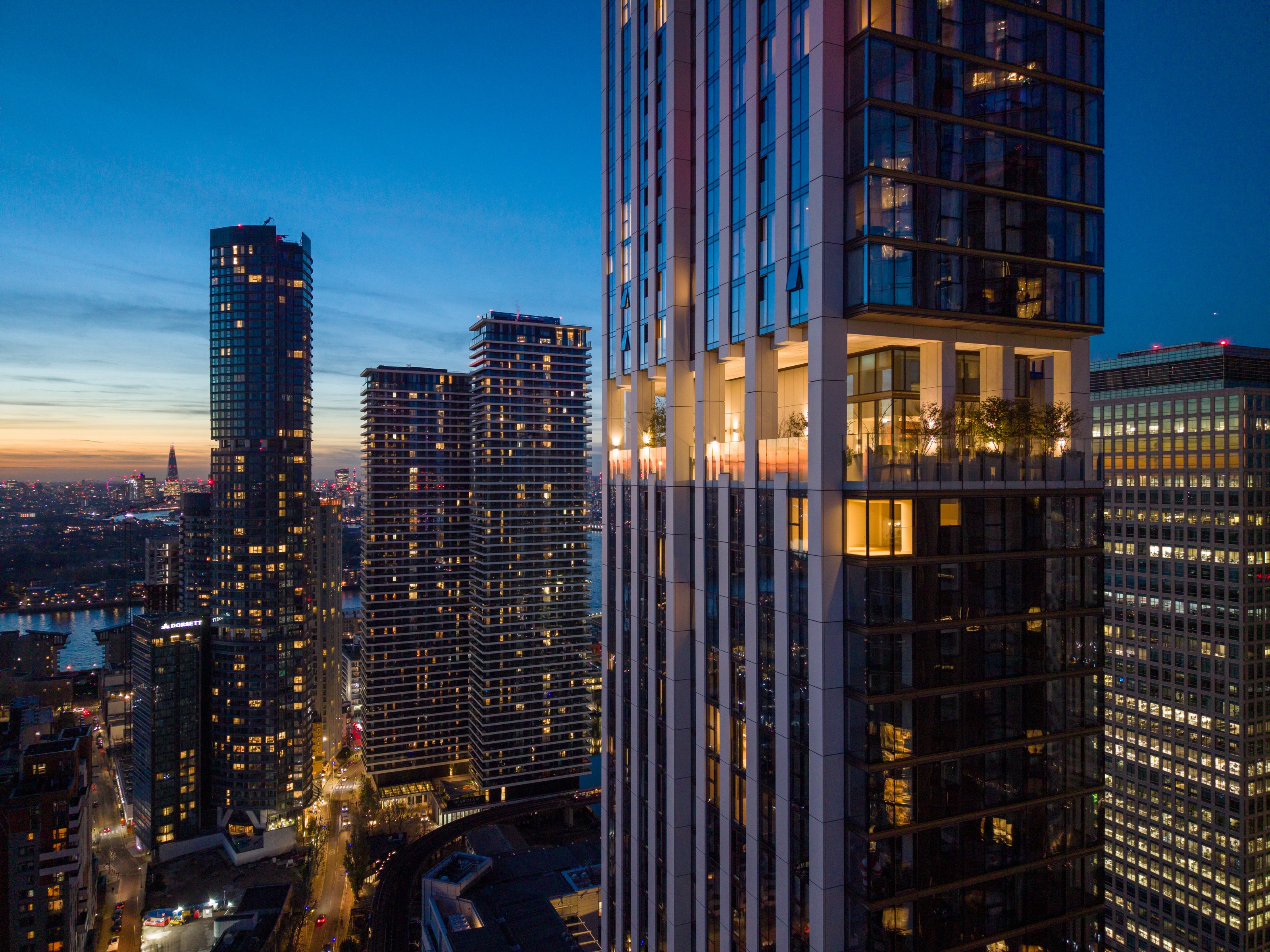 伦敦·南湾广场 South Quay Plaza 外立面