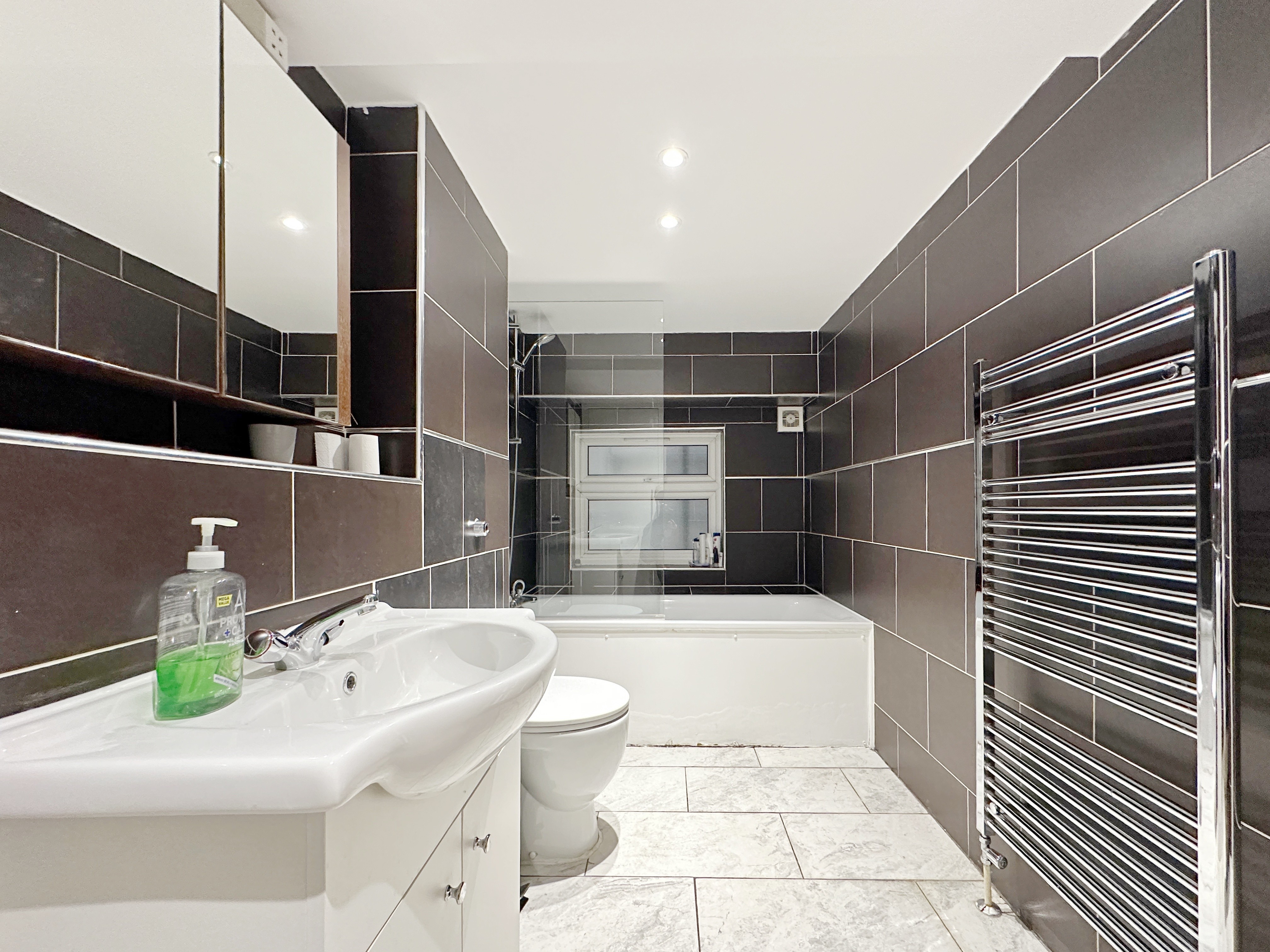 伦敦Cozy 3bedroom apartment near Elizabeth line 舒适3卧室公寓