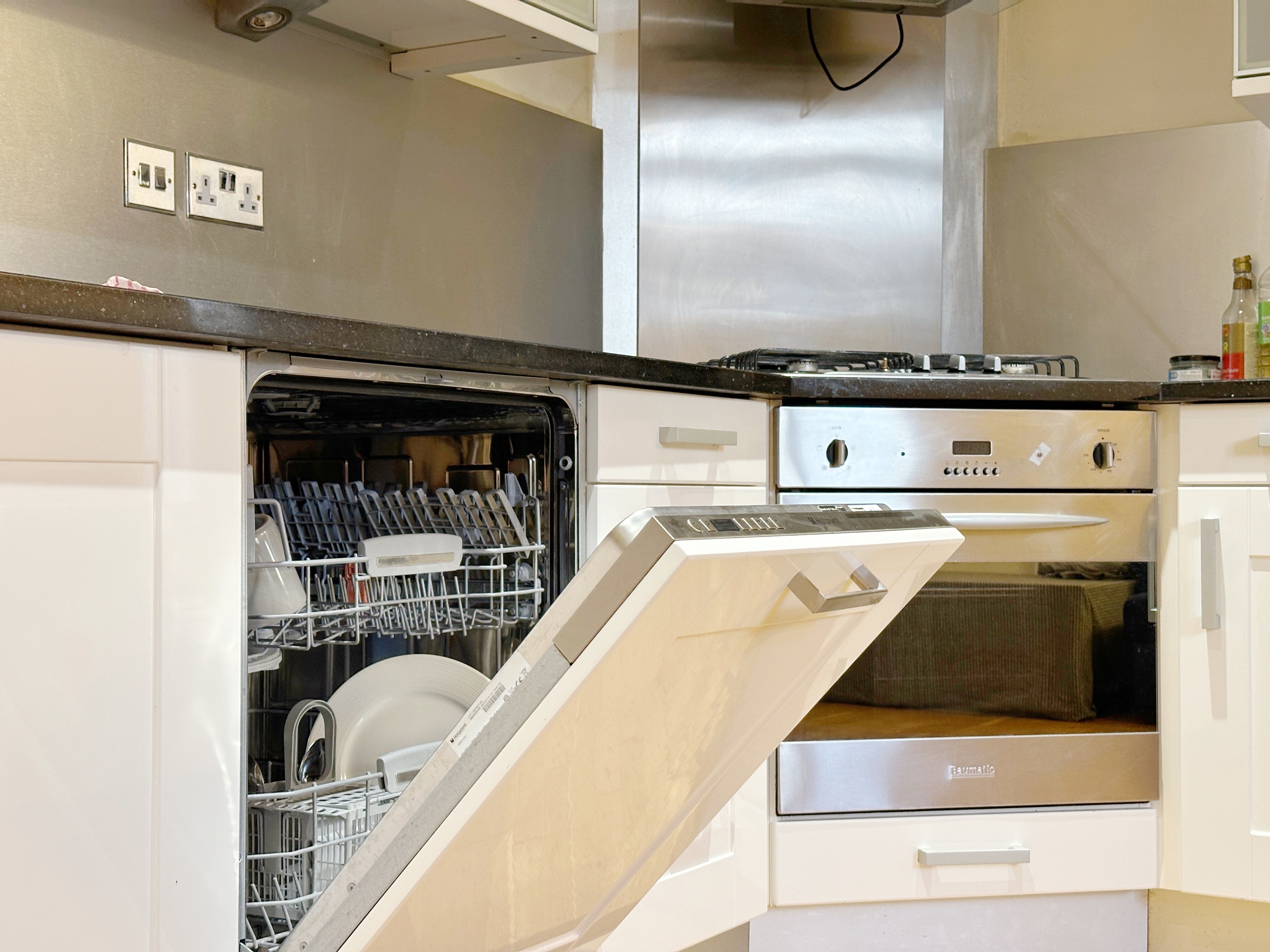 伦敦Cozy 3bedroom apartment near Elizabeth line 舒适3卧室公寓