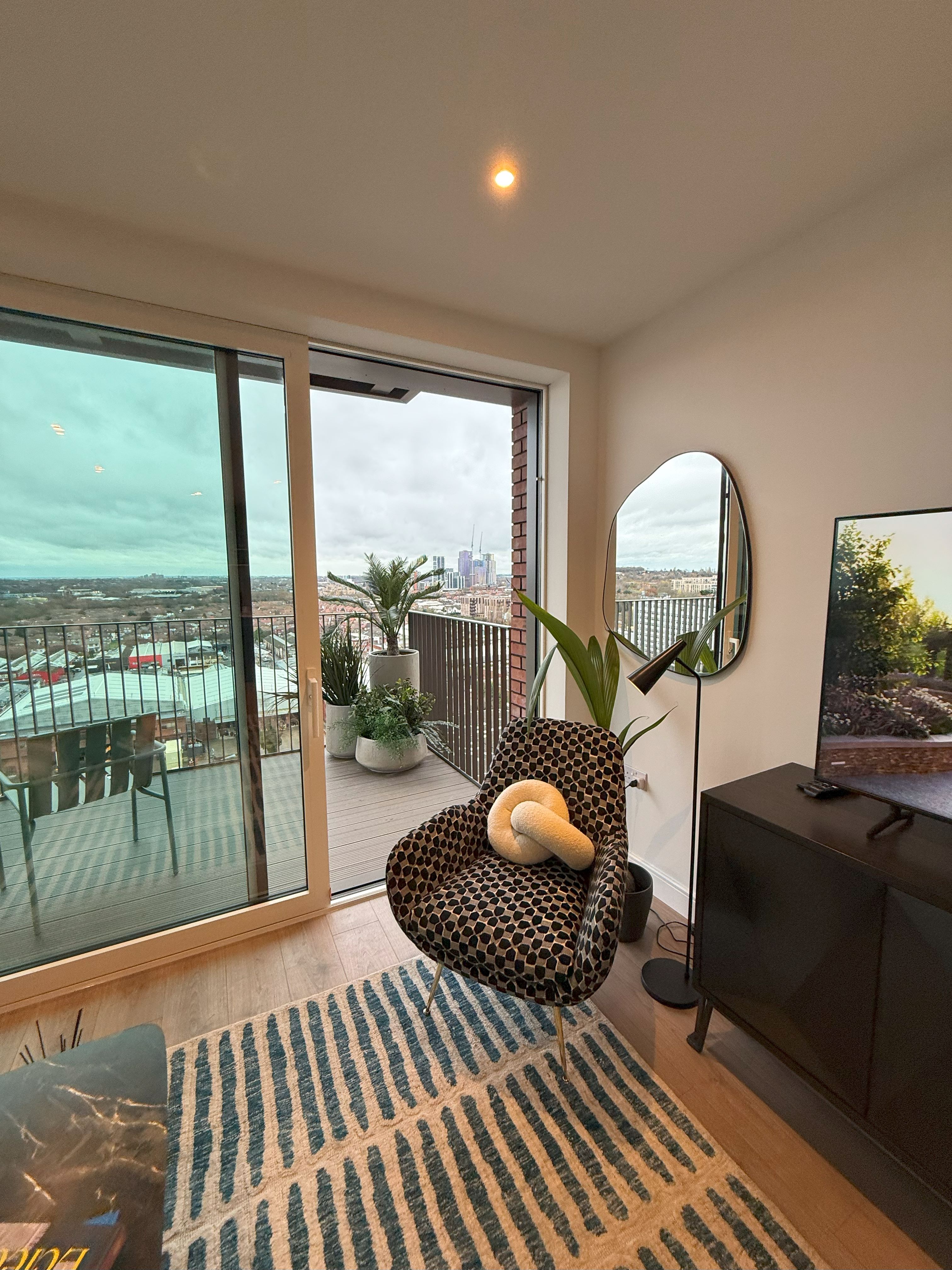 藍莎集團 - 英國樓盤、英國物業代理 | 英國買樓置業一站式服務