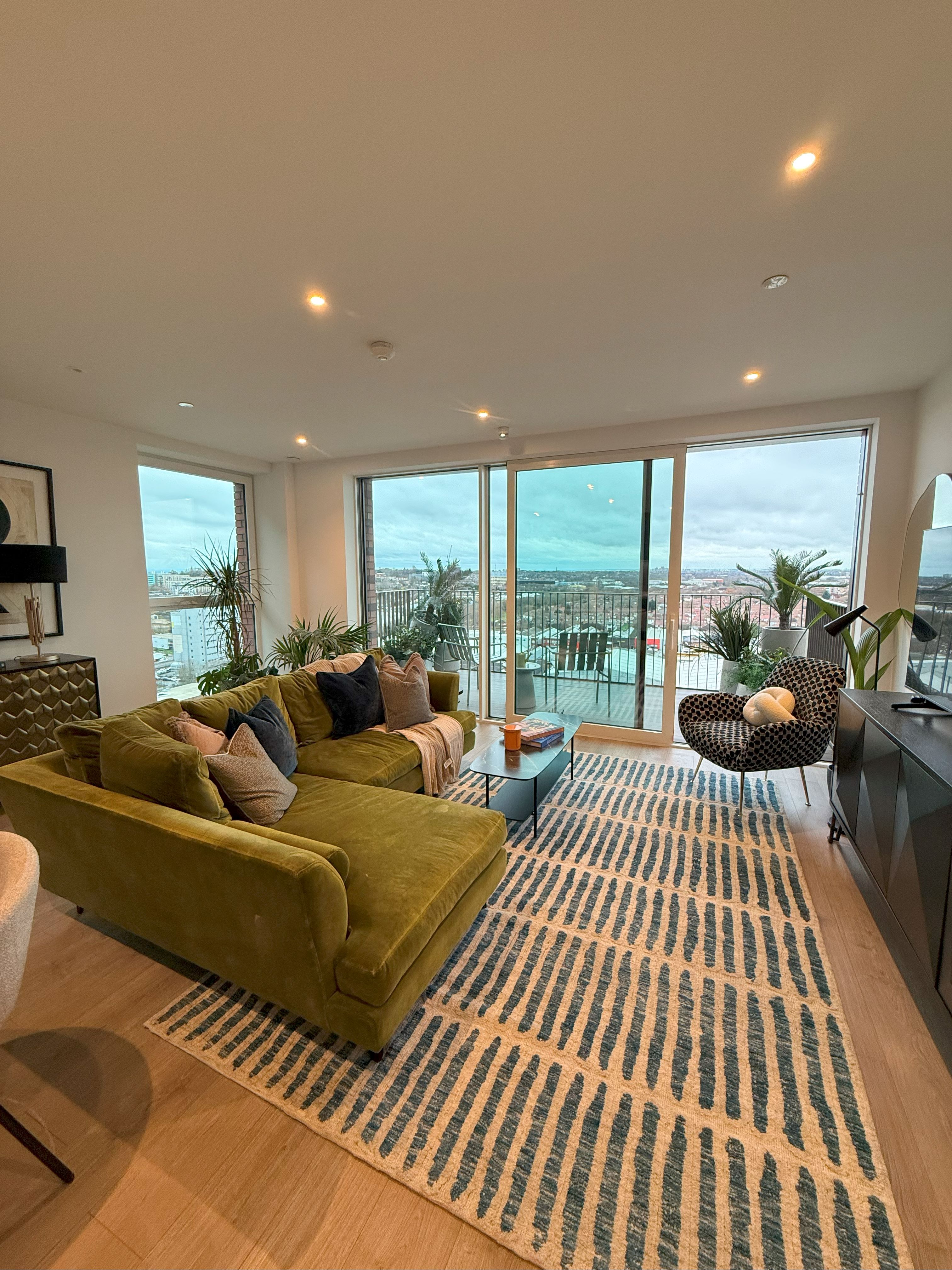 藍莎集團 - 英國樓盤、英國物業代理 | 英國買樓置業一站式服務