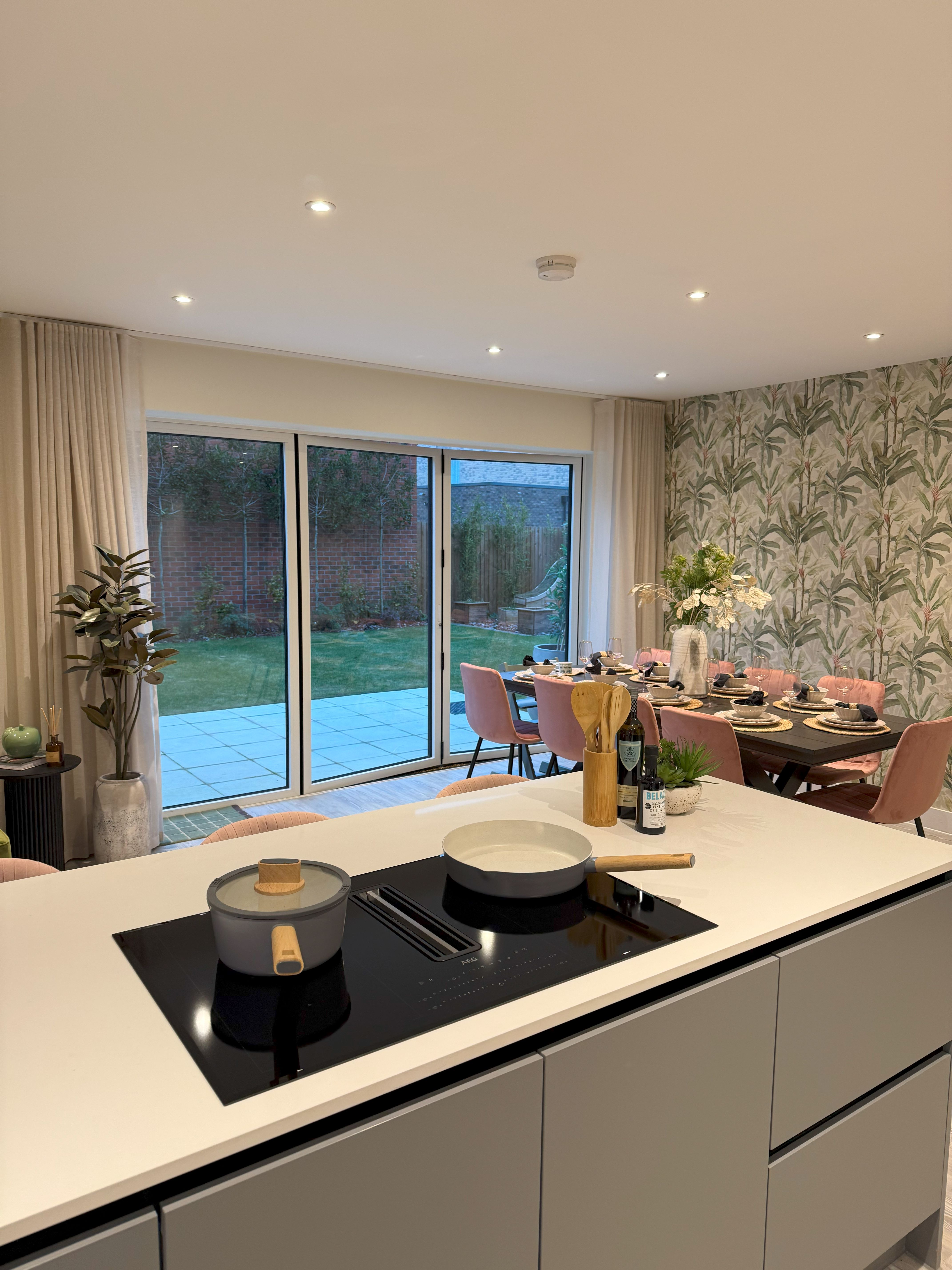 藍莎集團 - 英國樓盤、英國物業代理 | 英國買樓置業一站式服務