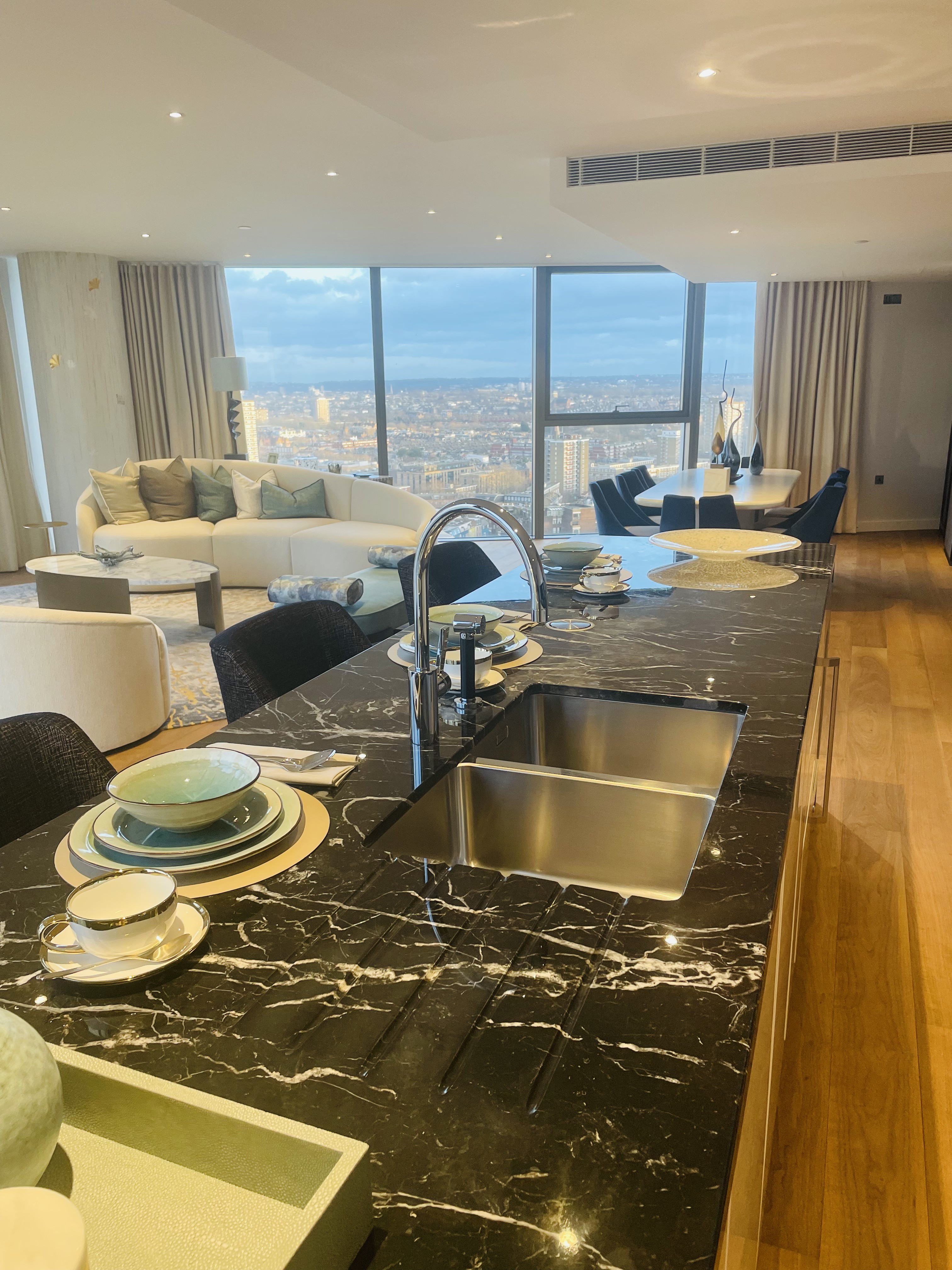 藍莎集團 - 英國樓盤、英國物業代理 | 英國買樓置業一站式服務